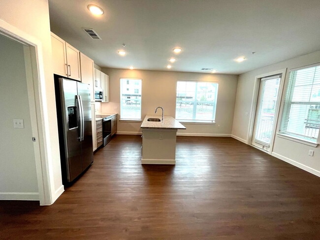 2300 N Friendship Rd in Sherman, TX - Foto de edificio - Building Photo