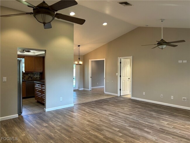 717 SE 10th Ave in Cape Coral, FL - Building Photo - Building Photo