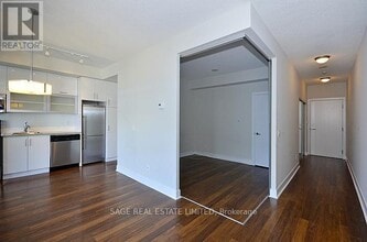 90 Stadium Rd in Toronto, ON - Building Photo - Building Photo