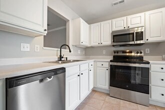 2401 Vancastle Way in Raleigh, NC - Building Photo - Building Photo