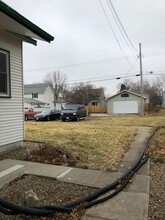 1009 Spring St, Unit Apt 1 in Grinnell, IA - Foto de edificio - Building Photo