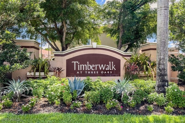9745 Roundstone Cir in Ft. Myers, FL - Building Photo - Building Photo