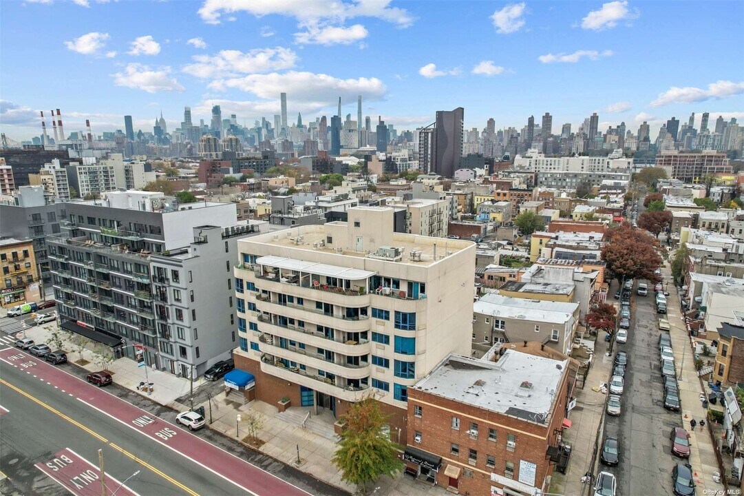 30-80 21st St-Unit -6C in Queens, NY - Building Photo