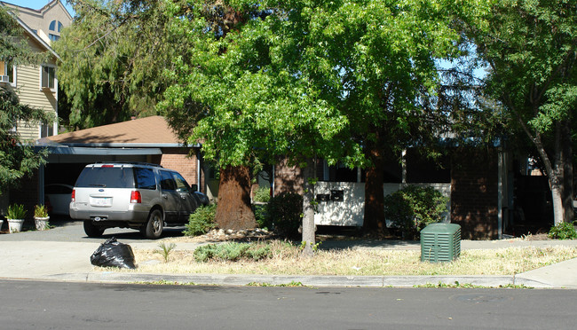 2121 California St in Concord, CA - Building Photo - Building Photo