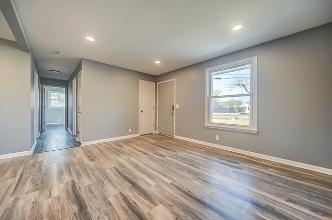100 Cole Dr in Hendersonville, TN - Building Photo - Building Photo