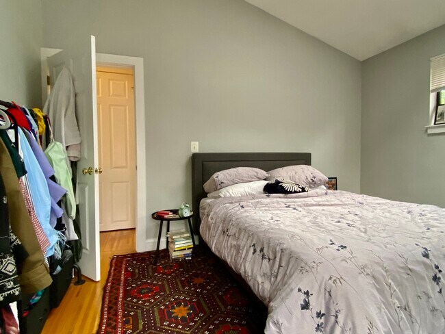 241 River St, Unit 10 in Cambridge, MA - Building Photo - Building Photo