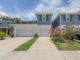 2144 Laceflower Dr in Brandon, FL - Building Photo
