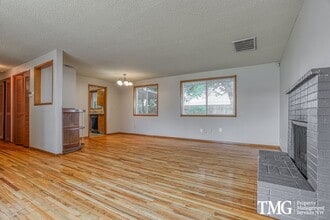 8018 NW 1st Ave in Vancouver, WA - Foto de edificio - Building Photo