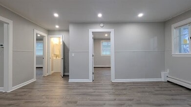 10 Crosby St Pl in Augusta, ME - Building Photo - Building Photo