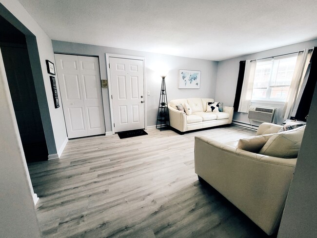 property at 2 Maple Crest Cir