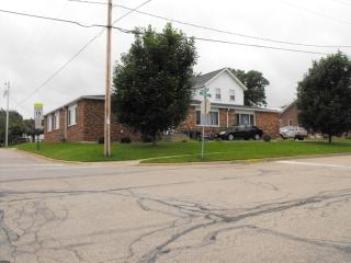 221 E Walnut St in Dodgeville, WI - Building Photo