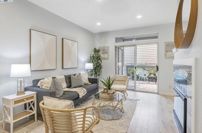 7595 Canyon Meadows Cir