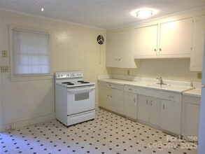 2245 Crescent Ave in Charlotte, NC - Building Photo - Building Photo