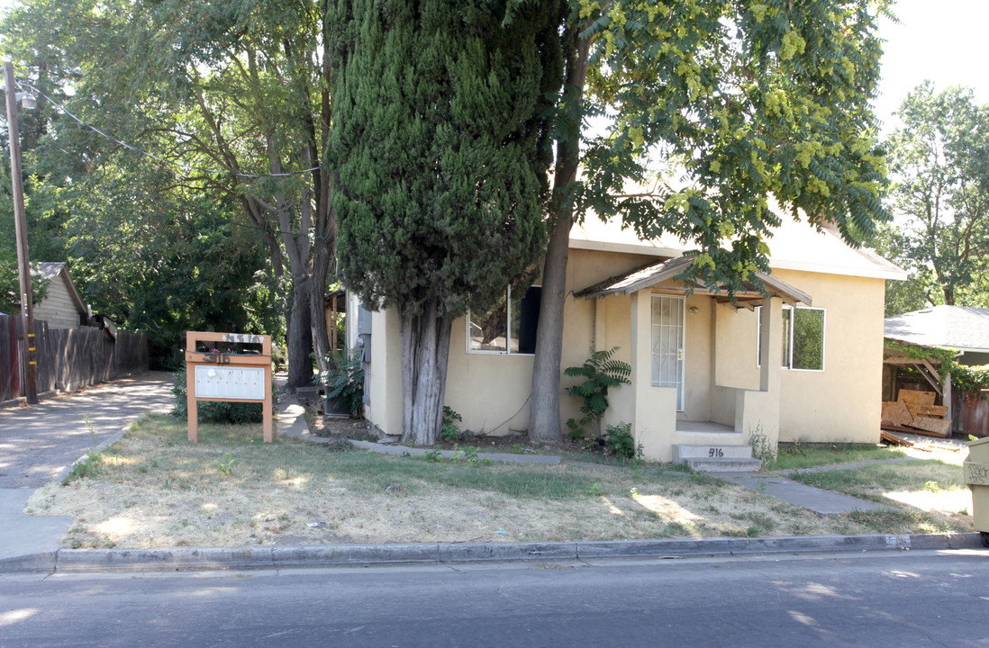 316 Burney St in Modesto, CA - Foto de edificio