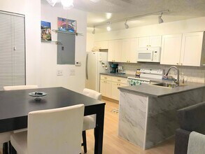 982 S Dearborn Way-Unit -3 in Aurora, CO - Building Photo - Building Photo