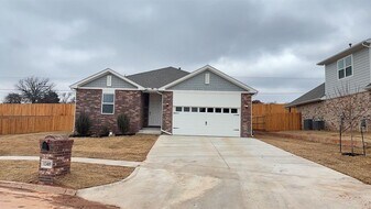 12405 Armstrong Dr in Oklahoma City, OK - Building Photo