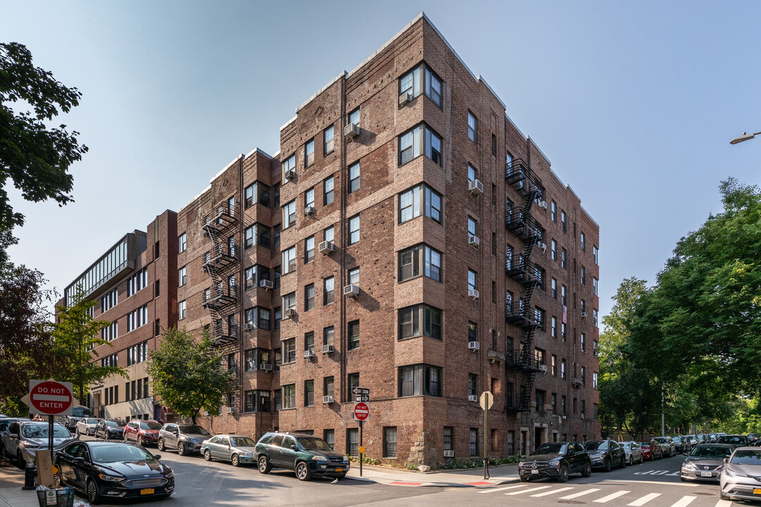 50 Park Terrace W in New York, NY - Foto de edificio