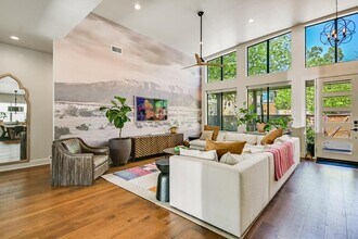 2011 Arpdale St in Austin, TX - Building Photo - Building Photo