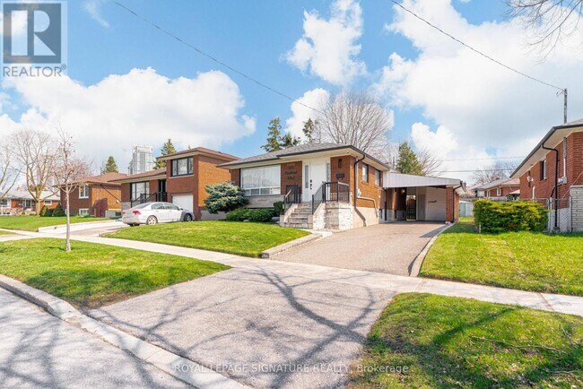 63 Packard Blvd in Toronto, ON - Building Photo - Building Photo
