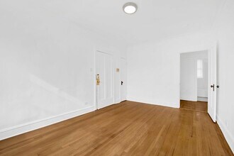 4742 W Roscoe St in Chicago, IL - Building Photo - Building Photo