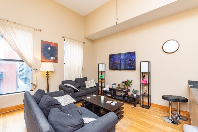 property at 842 W Adams St