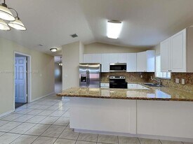 10121 NW 127th Terrace in Hialeah, FL - Building Photo