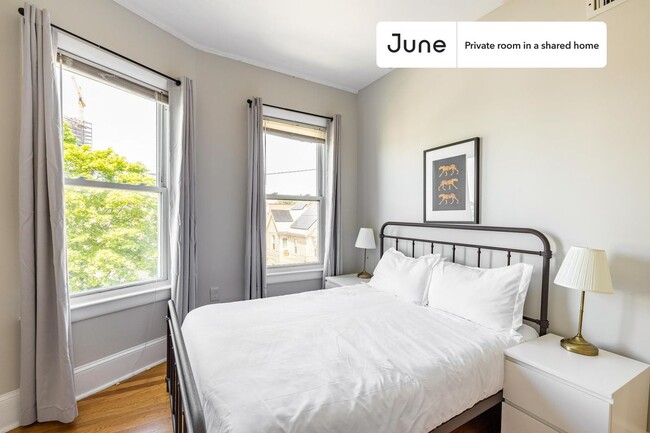 Private bedroom in 3 bed/1 bath Home in Boston, MA - Building Photo - Building Photo