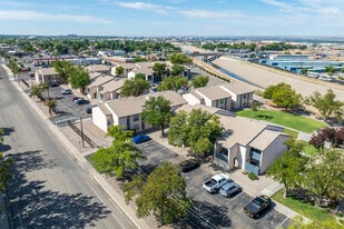 Carlisle Square Condominiums in Albuquerque, NM - Building Photo