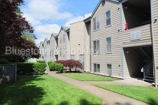 6061 SW Beaverton Hillsdale Hwy in Portland, OR - Building Photo - Building Photo