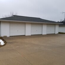 1112 Oakview Dr, Unit 1106 in Delta, OH - Building Photo - Building Photo