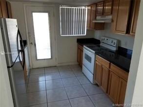 11840 NE 19th Dr-Unit -7 in North Miami, FL - Building Photo - Building Photo