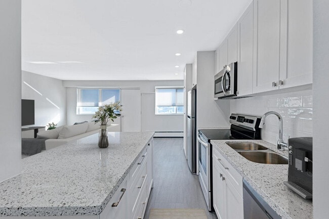 Scenic Tower in London, ON - Building Photo - Building Photo