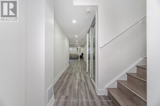 5 Freedom Oaks Trail in Brampton, ON - Building Photo - Building Photo