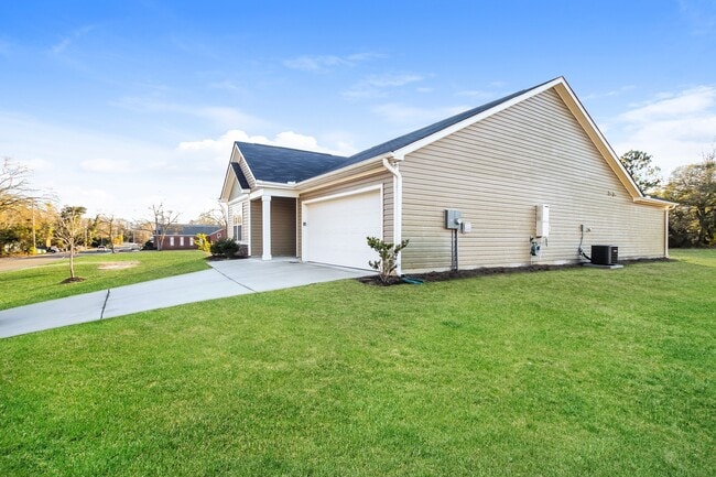 1223 Lakeshore Dr in Camden, SC - Building Photo - Building Photo