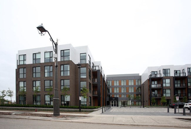 Trafalgar Landing in Oakville, ON - Building Photo - Building Photo