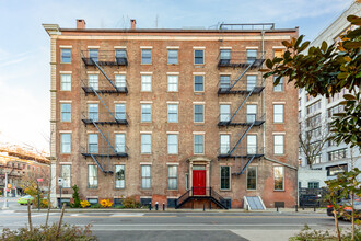 8 Old Fulton St in Brooklyn, NY - Building Photo - Building Photo