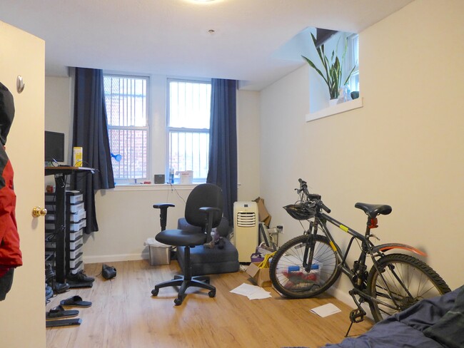 30 Symphony Rd, Unit 5