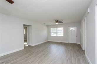 375 Scott St in Nokomis, FL - Foto de edificio - Building Photo