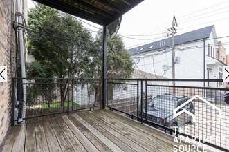 2835 N Damen Ave, Unit 1 in Chicago, IL - Foto de edificio - Building Photo