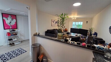 101 E McNab Rd in Pompano Beach, FL - Building Photo - Building Photo