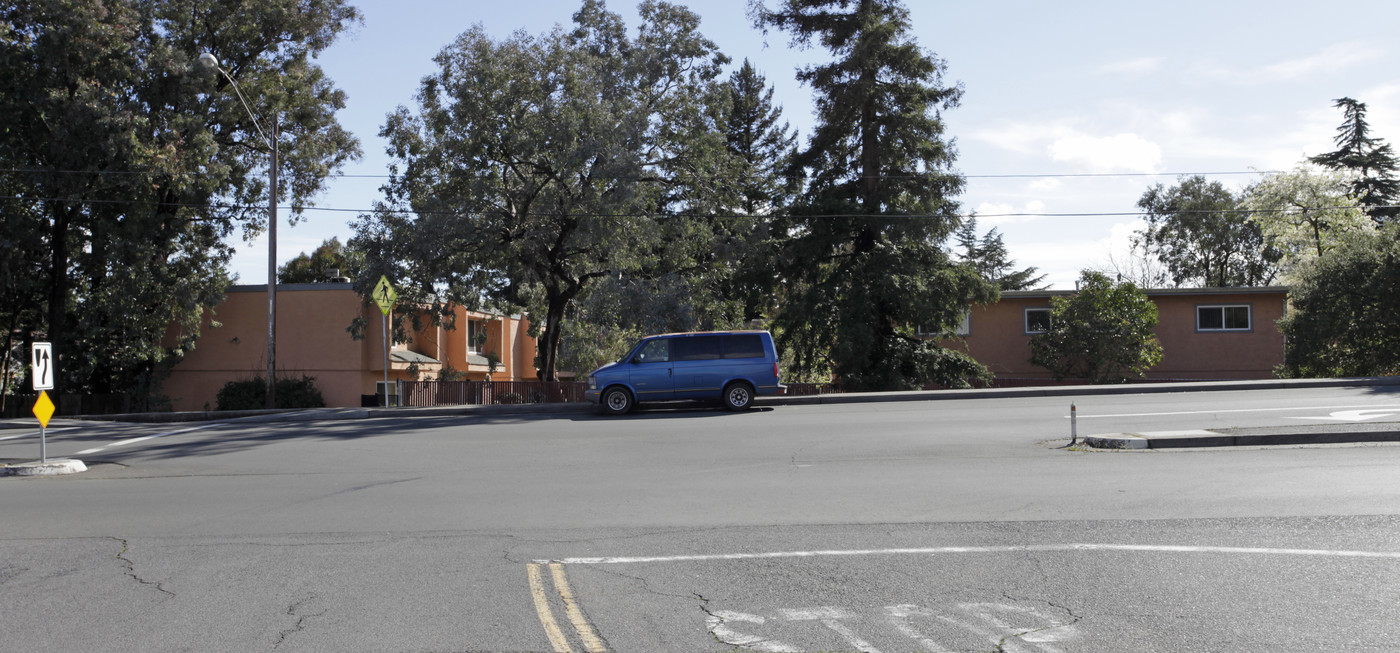 The Courtyard in Napa, CA - Foto de edificio