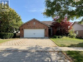 413 Ambleside Dr in London, ON - Building Photo