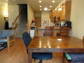 8925 Lakehurst Dr in Anchorage, AK - Building Photo - Building Photo