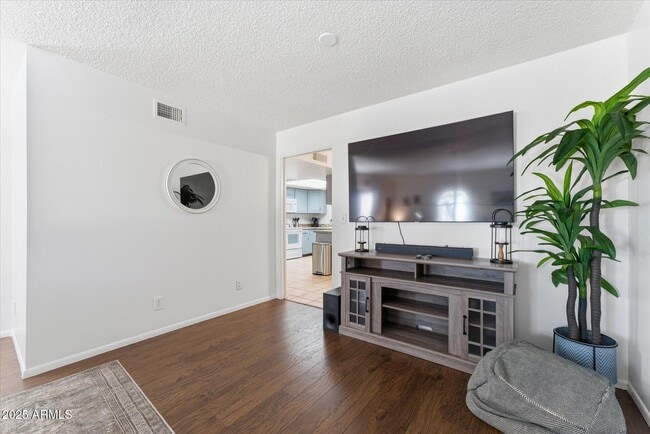 516 N Hobson Plaza in Mesa, AZ - Building Photo - Building Photo