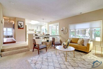 5218 Rio Lobo Dr in San Jose, CA - Foto de edificio - Building Photo
