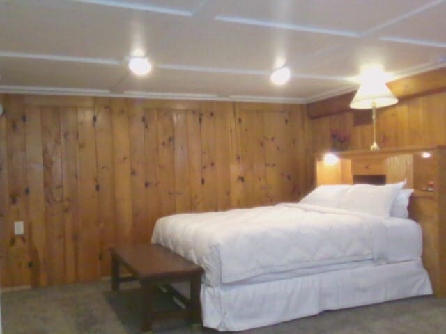 102 W College St in Duluth, MN - Foto de edificio - Building Photo