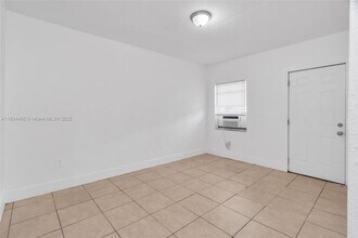 2050 Lincoln Ave in Opa Locka, FL - Building Photo - Building Photo