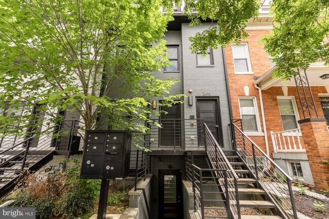 2615 University Pl NW