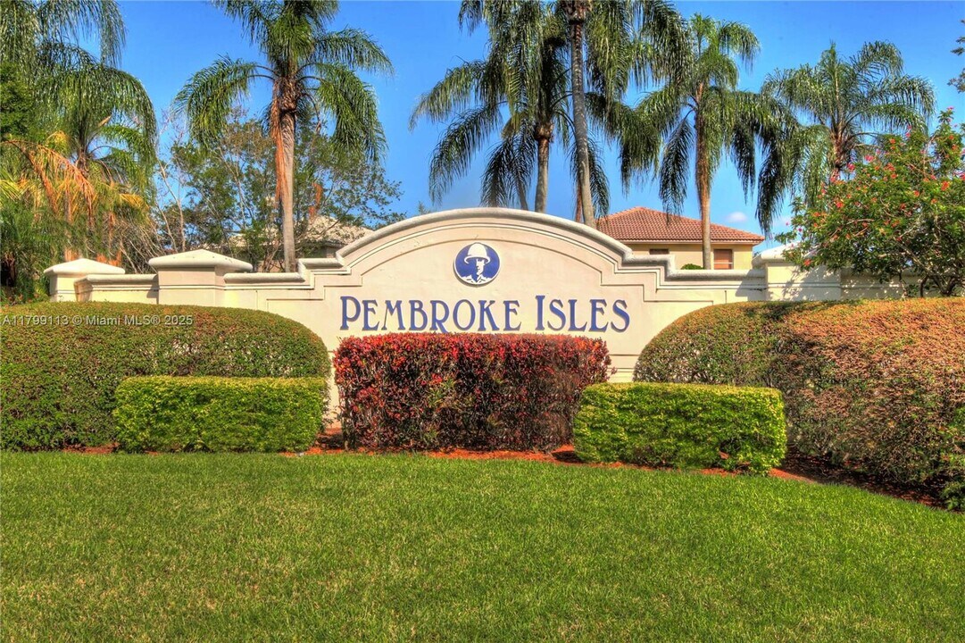 2281 NW 171st Terrace in Pembroke Pines, FL - Building Photo