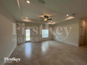 2124 NW 16th Pl in Cape Coral, FL - Building Photo - Building Photo